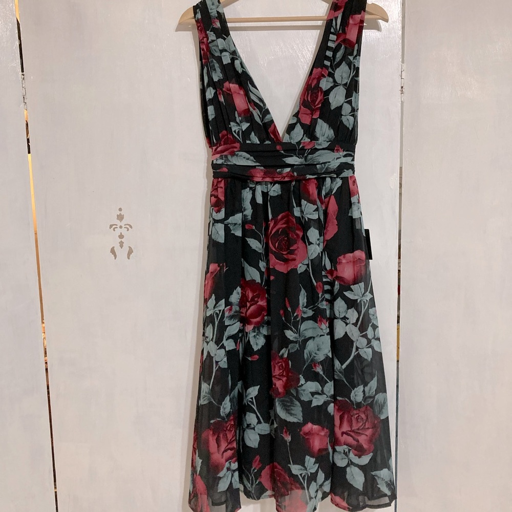 NWT! Lulu’s Floral Print Midi Dress